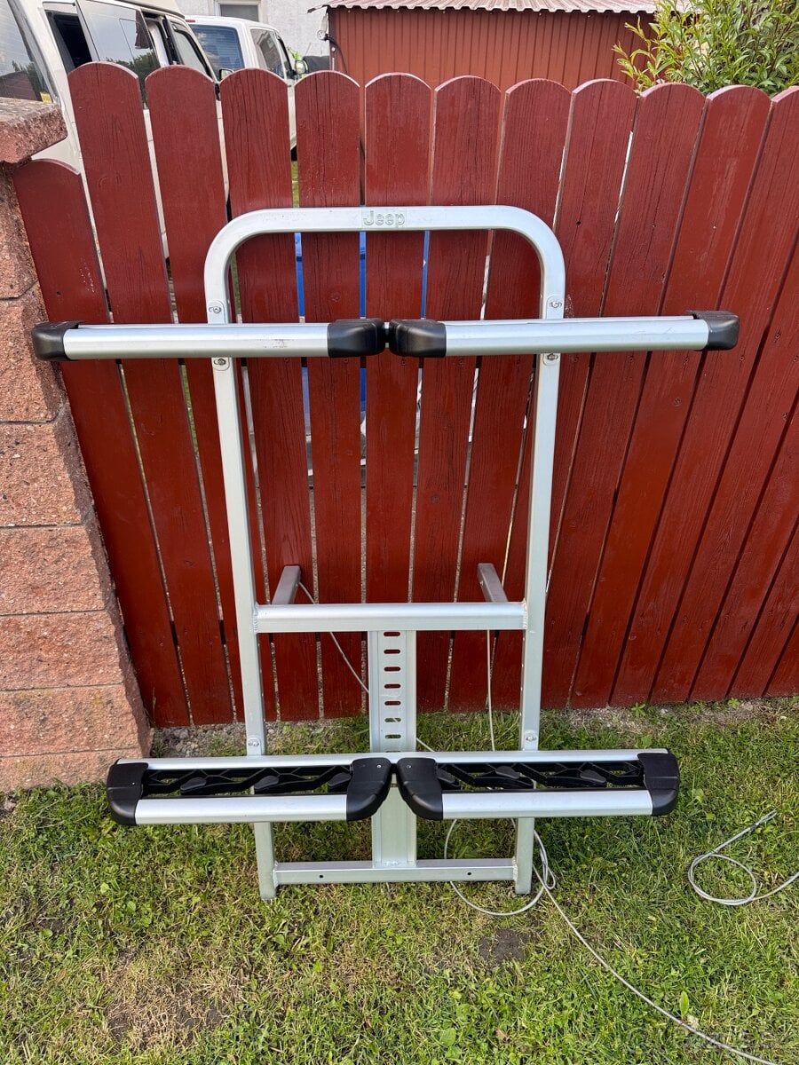 Originální nosič lyží a snowboardů jeep wrangler jk