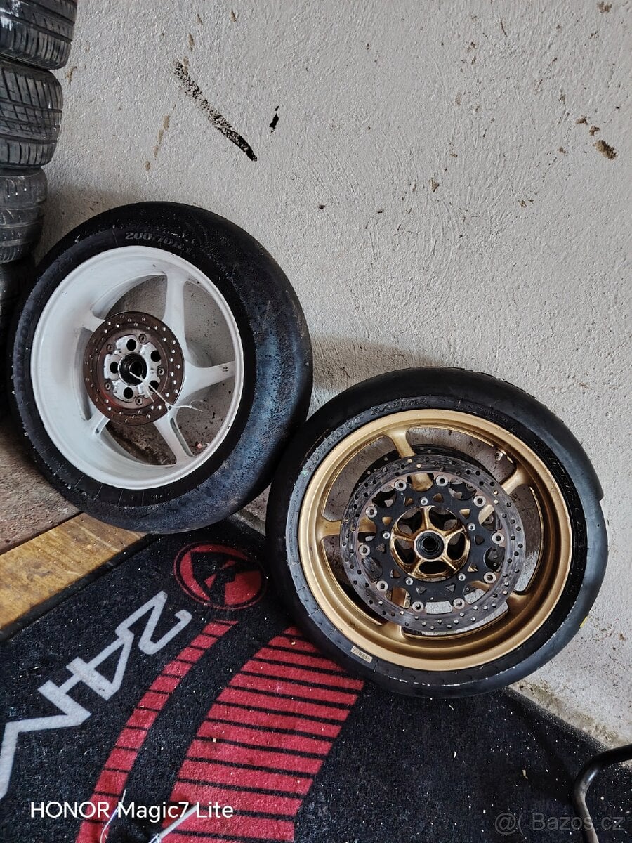 Yamaha R1 rok 2004-09 náhradní ALU kola i s pneu.