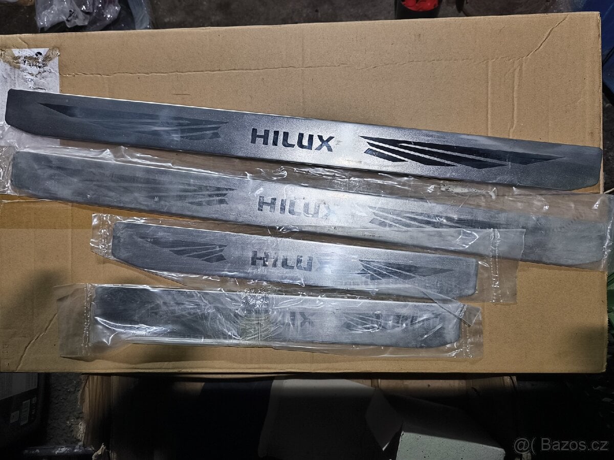 Hilux Vigo 2004 nerezové prahové lišty