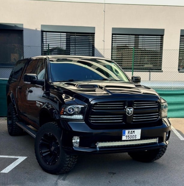 Dodge RAM 1500 Sport / 285 kW, rok 2017, benzín, automat