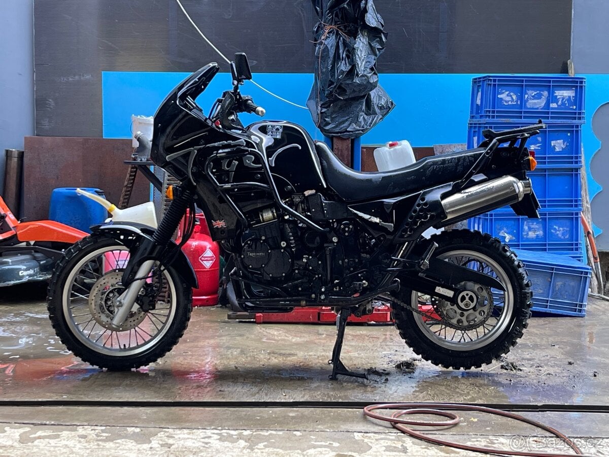 Triumph tiger 900