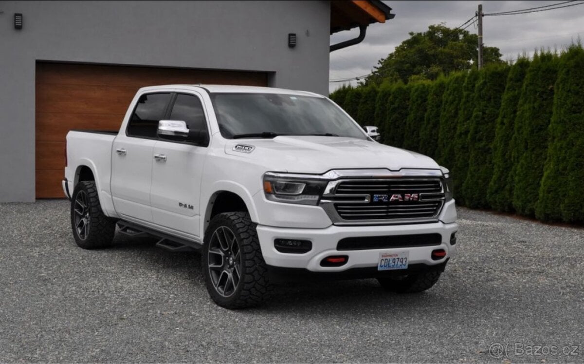 Dodge RAM 1500 LARAMIE 5.7 HEMI 2021 VIN: 1C6SRFJT1MN632614