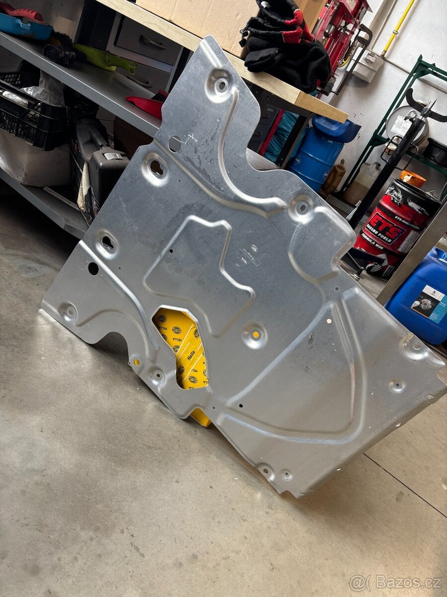 Originální kryt pod motor Land Rover