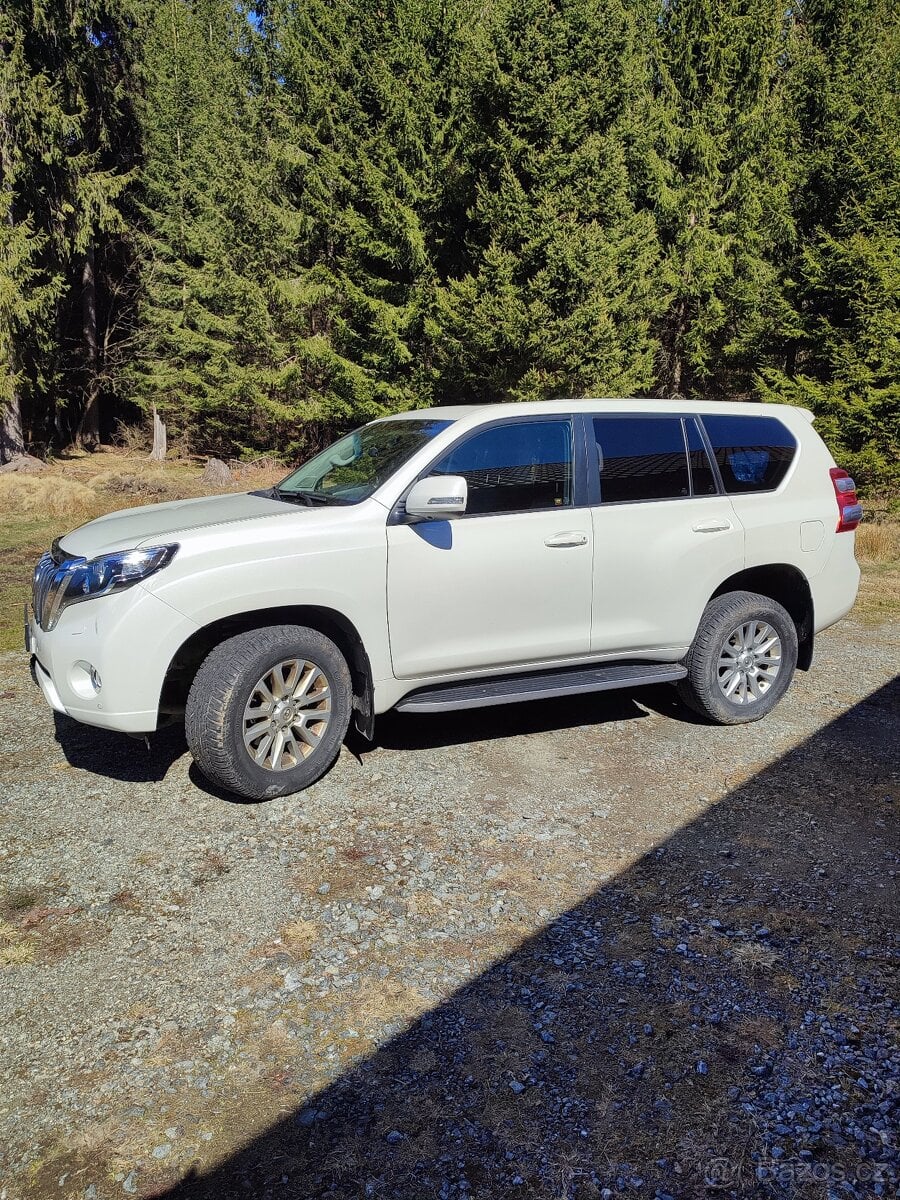 Toyota land cruiser 2,8 model executive plus