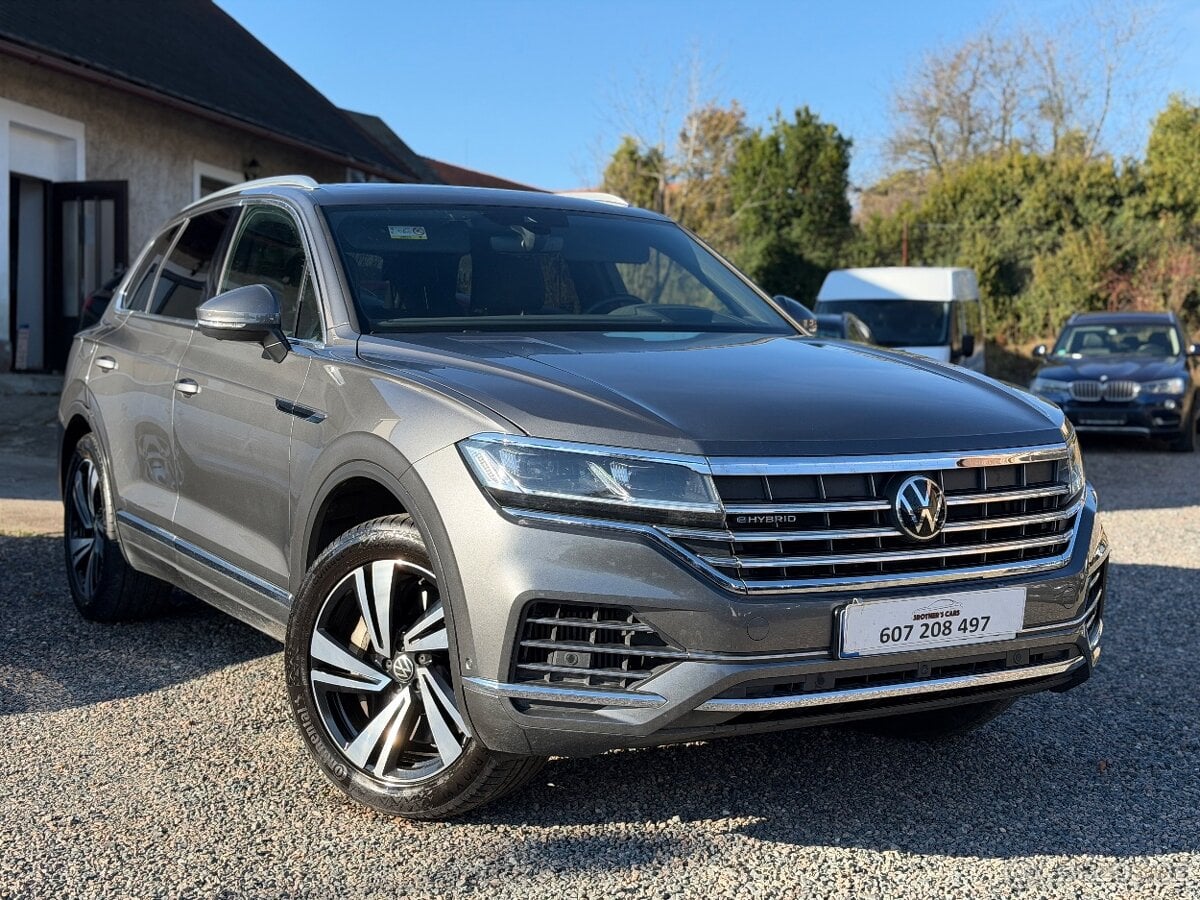 VW Touareg 3.0TFSi V6 E HYBRID 2022 - MAX VÝBAVA - DPH