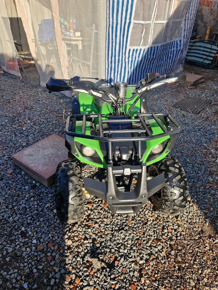 Dětská čtyřkolka 125 ccm³