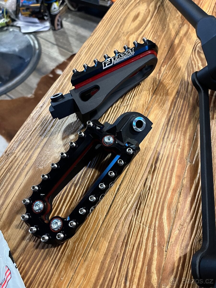 Stupačky FASST  adventure-offroad