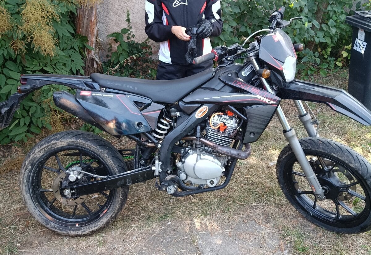 Motocykl Ryeju MRT 125