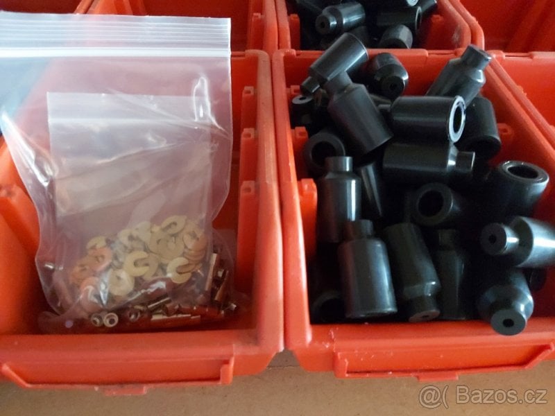 Hummer H1 / HMMWV - konektor samice