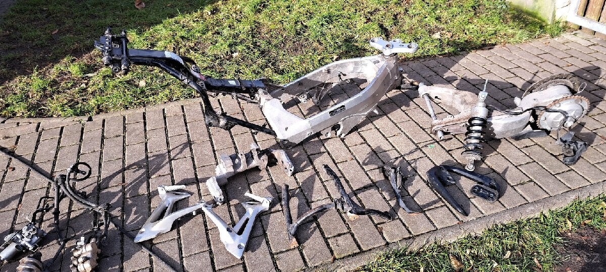 Honda vfr 800 vtec 07 náhradní díly