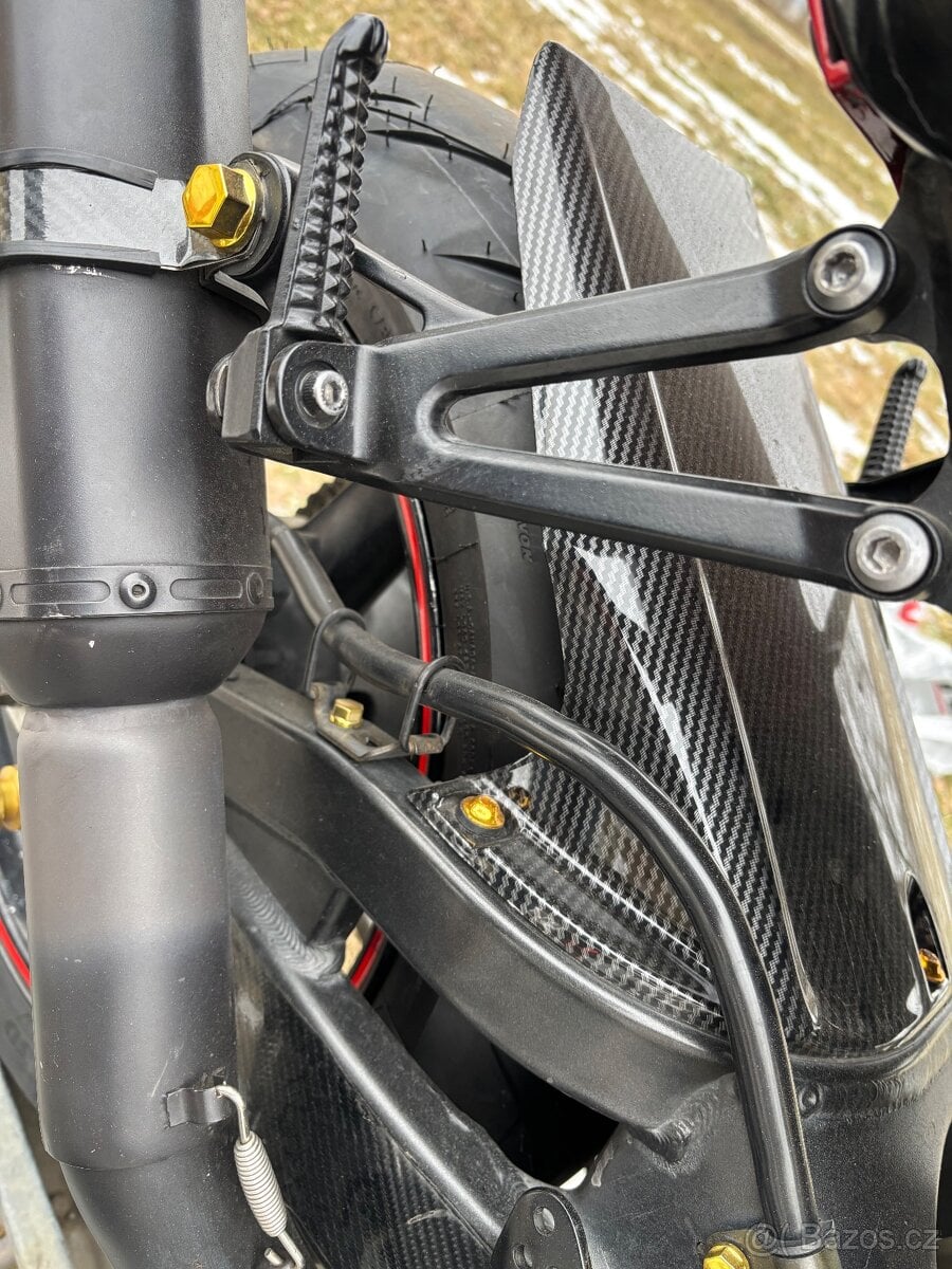 Doplnky na Yamaha R1 02-03 Rn09