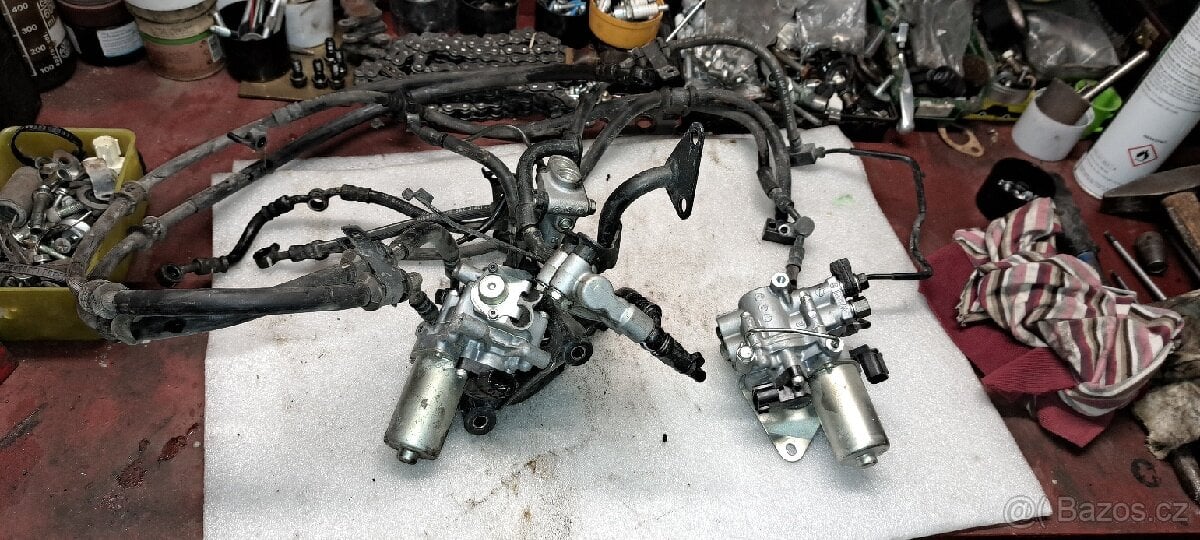 Honda vfr 800 vtec abs dual cbs systém