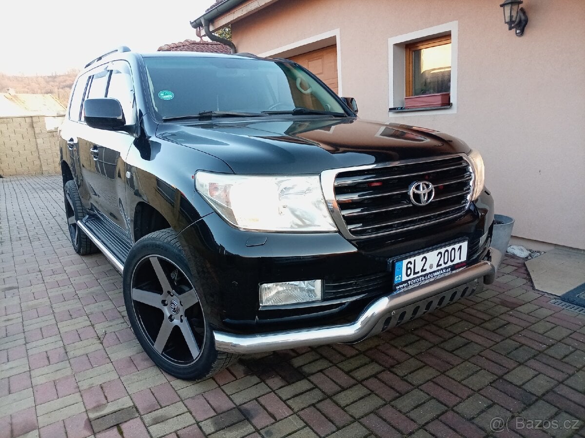 TOYOTA LAND CRUISER 200 4.5 DIESEL V8