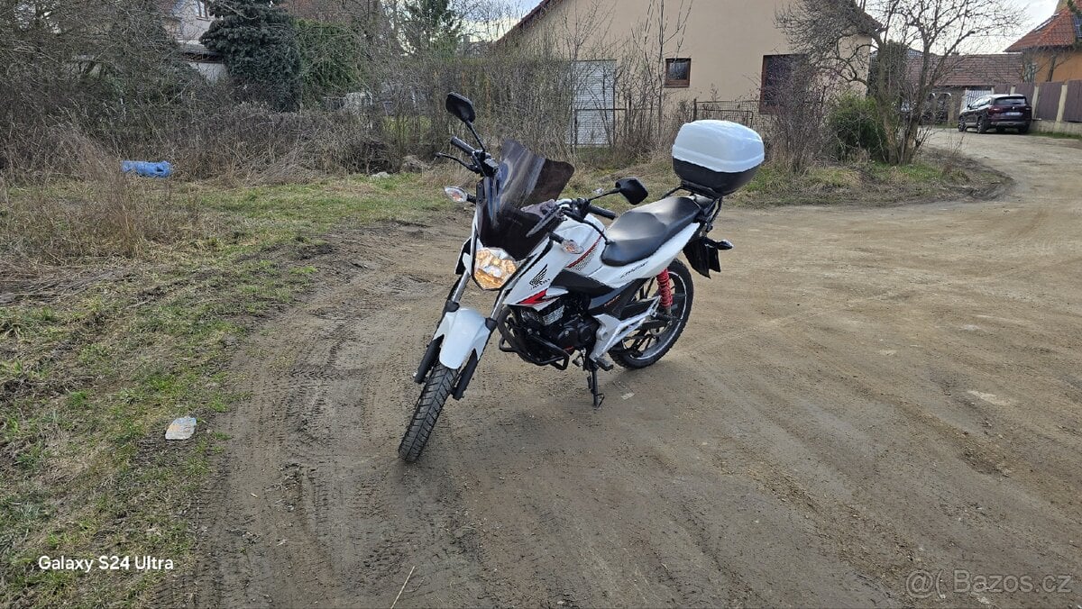 Honda CBF 125 r.v. 2016 A1 najeto 23900.