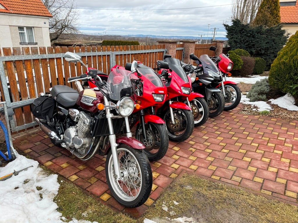 Honda CX, Kawasaki ZX9R, Suzuki GS, RF, Yamaha TRX, Triumph