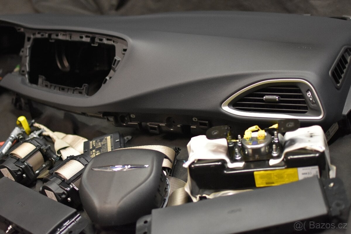 Chrysler airbag palubní deska bezpečnostní pás