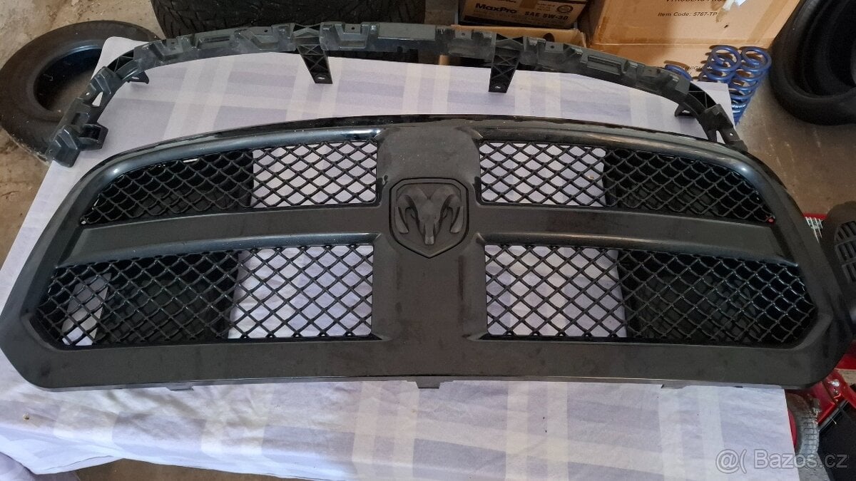 MASKA / GRILL  DODGE RAM 1500