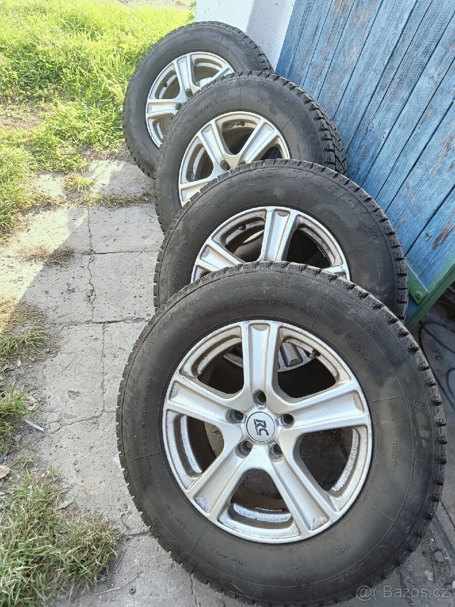 zimní offroad pneumatiky 4x4
215/70/R16
5x114.3 ET38