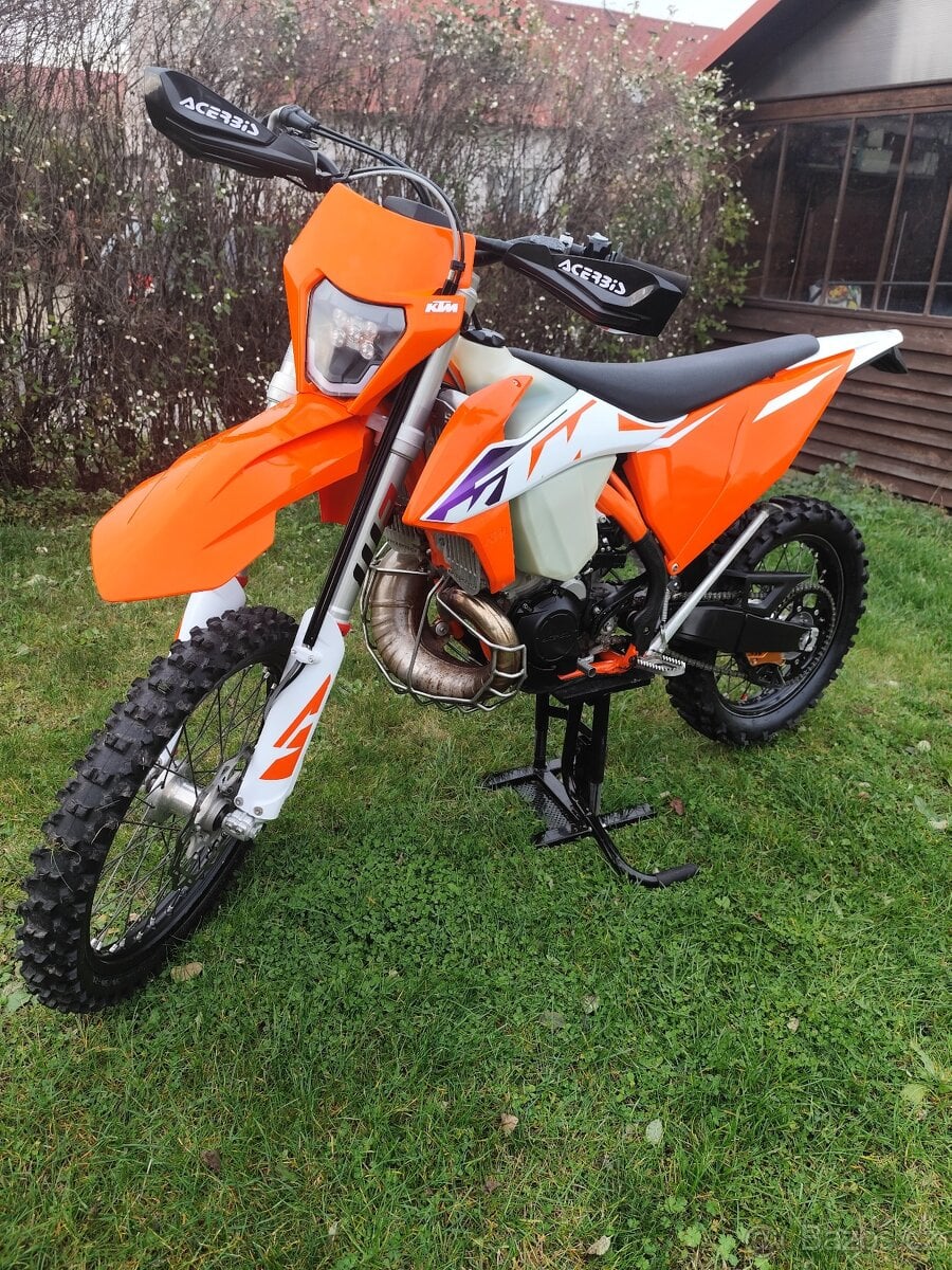 KTM EXC 300 2T 2023 100MTH, TP+SPZ - PĚKNÝ STAV