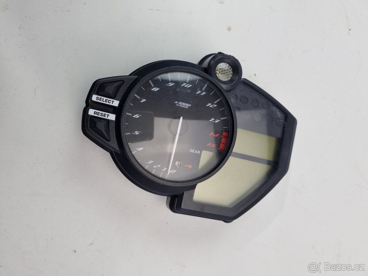 Kupim budiky, predne svetlo Yamaha R1 rn22