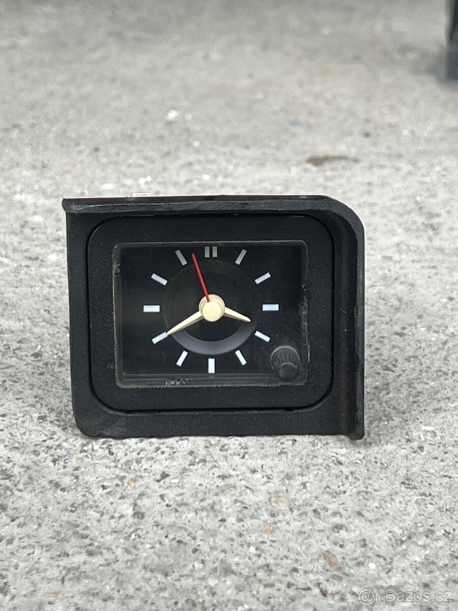 Ford Sierra přístrojové hodiny