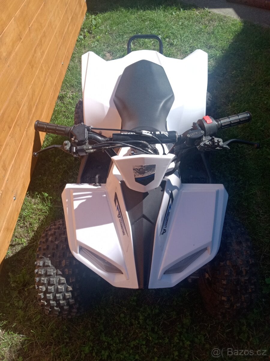 Čtyřkolka monkey maska Deluxe 125