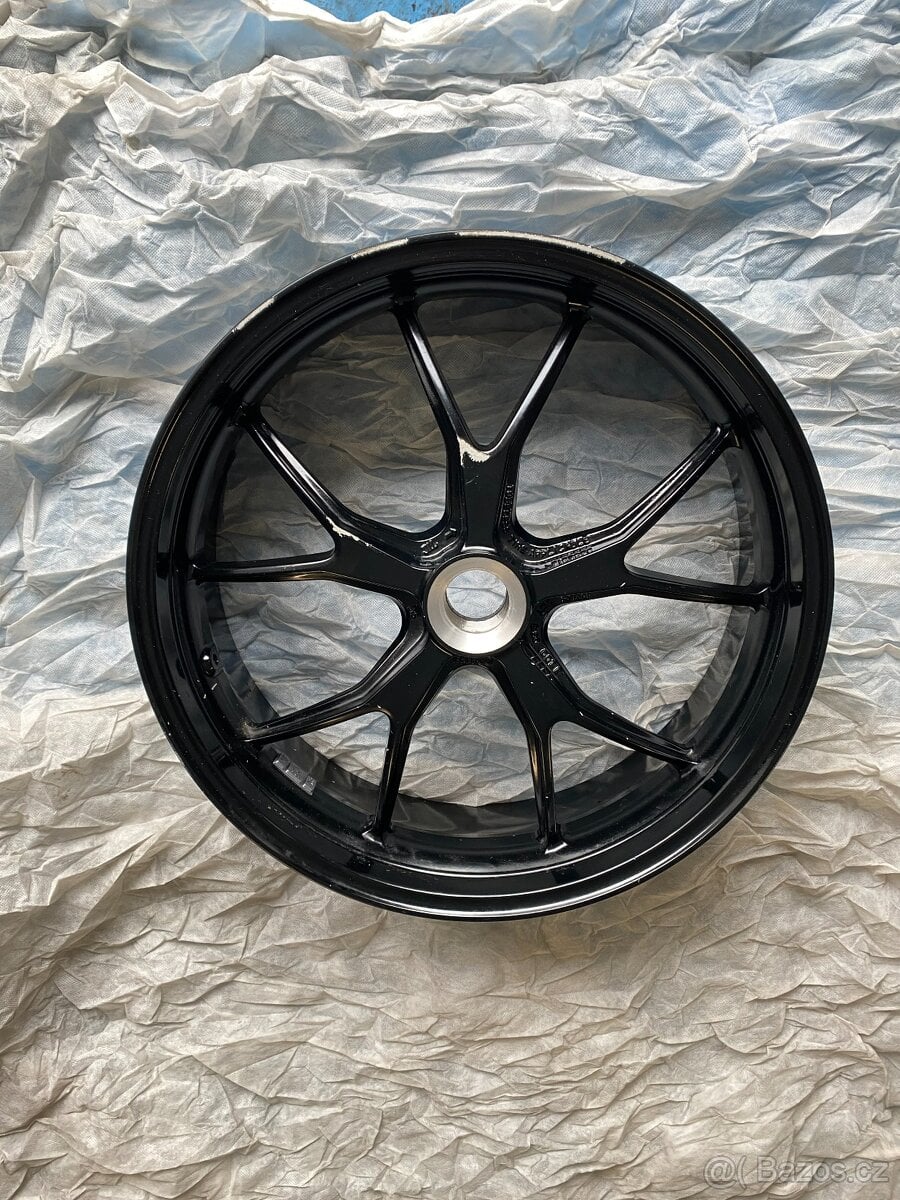 DUCATI streetfighter r.v. 2011 zadni kolo