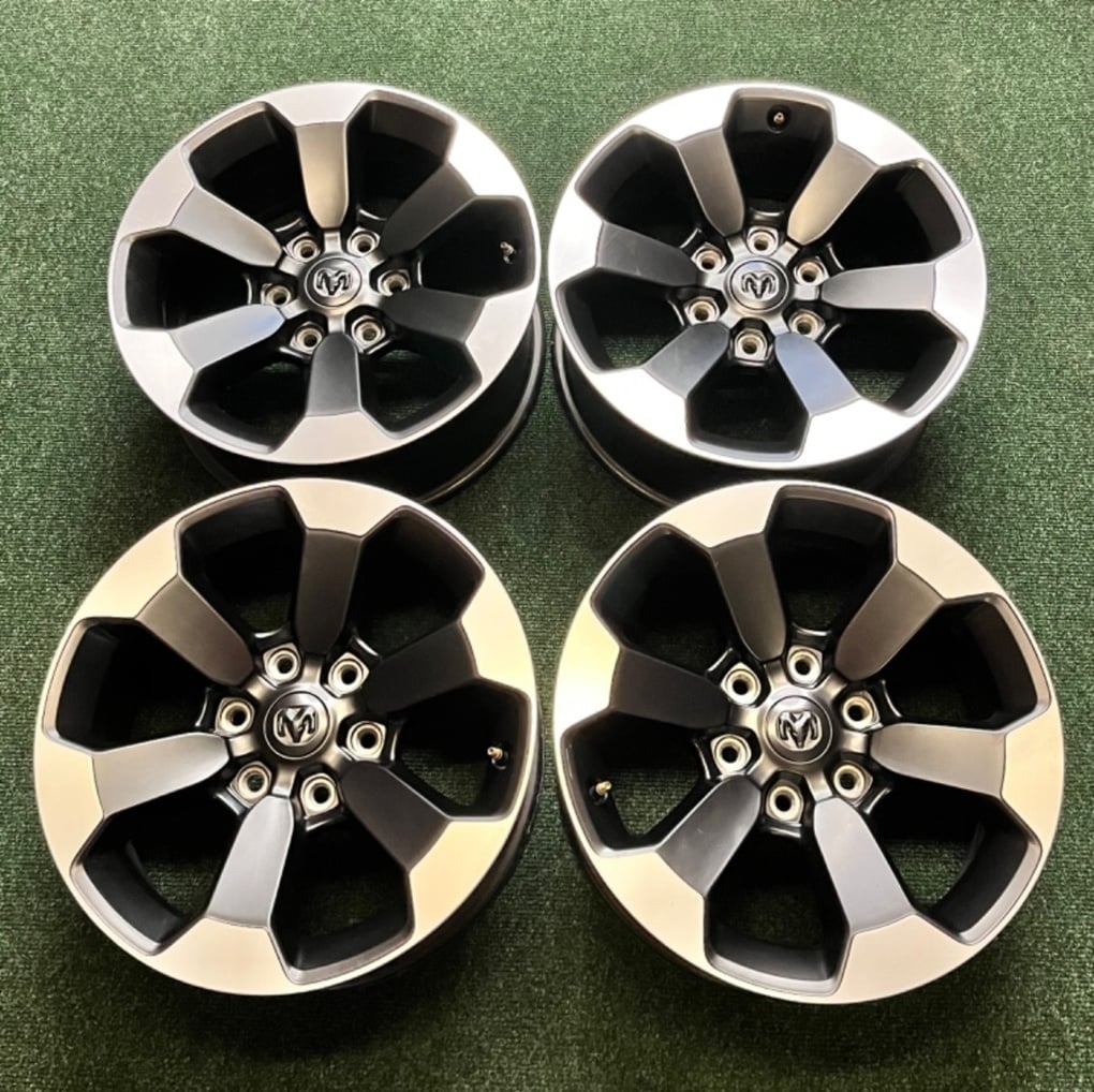 6x139.7 R18 Dodge RAM 1500 REBEL Originál Alu + senzory