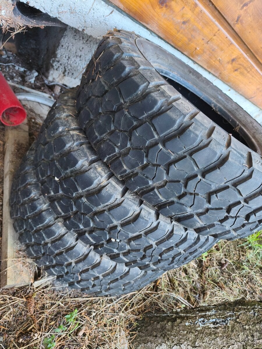 Prodám 3 ks pneu offroad