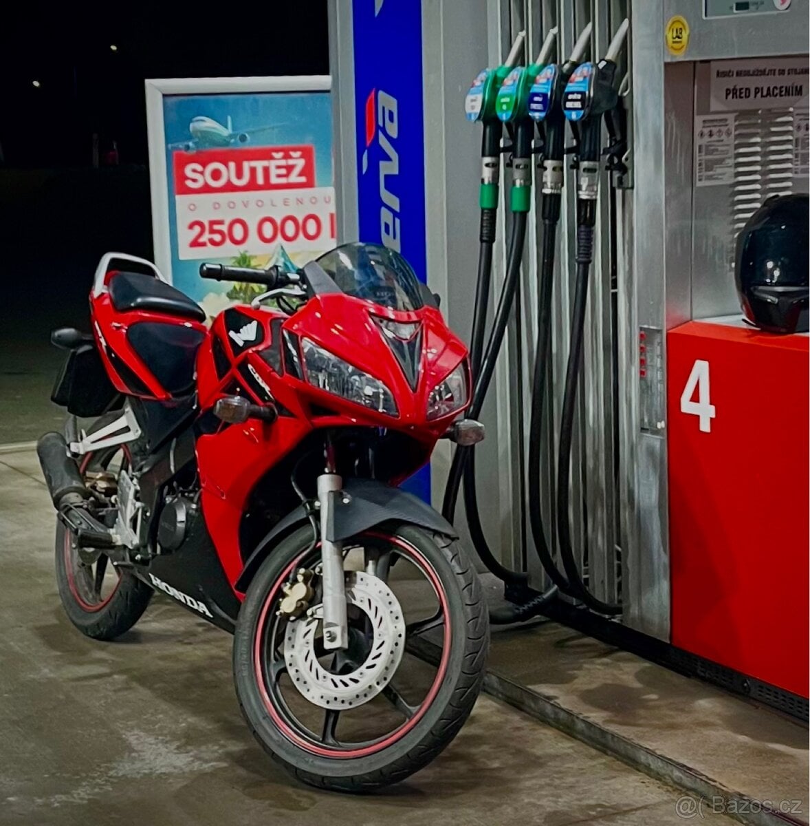 Honda CBR125R jc39 najeto pouze 19t km