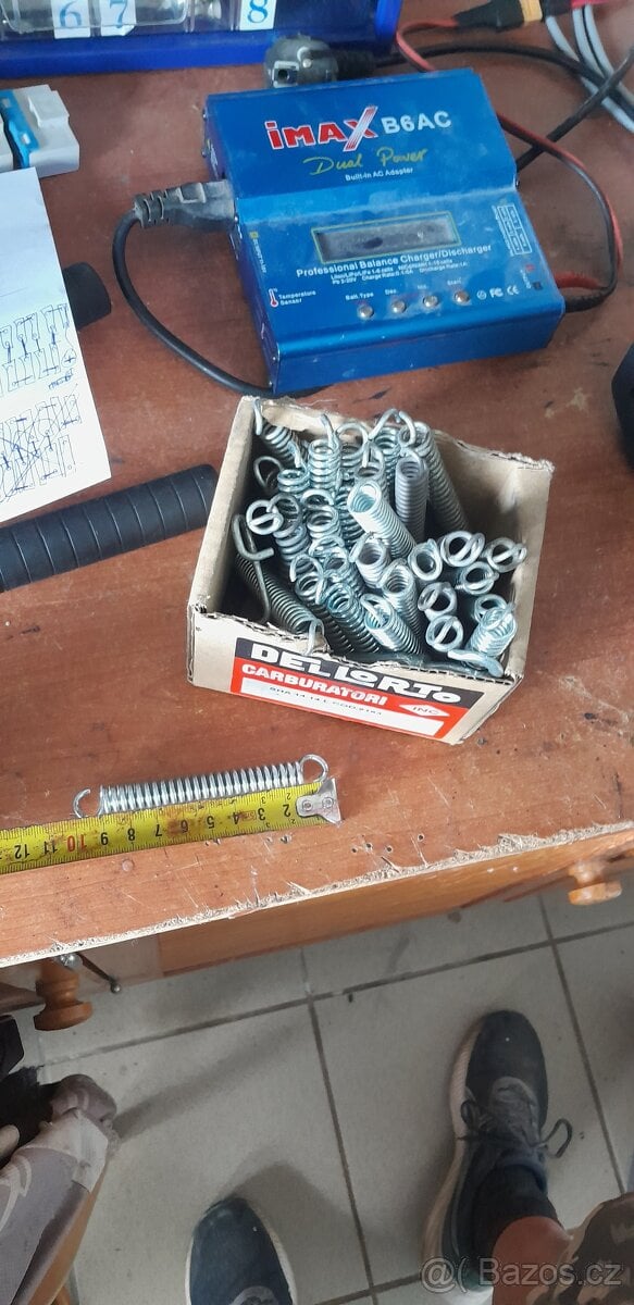 Pruzinky vyfuku ci stojanku