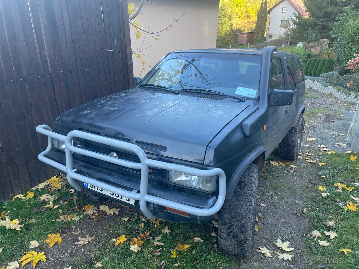 Nissan Terrano 1 Diesel 2,7 r.v.1991 4x4 pevný rám