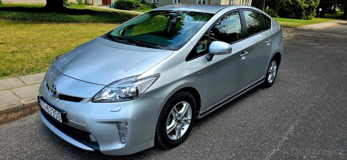 Toyota Prius 1.8 hybrid pohon přestavba invalida naviják ZTP