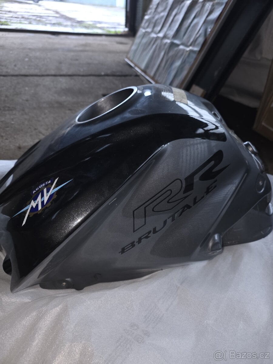 Mv agusta brutale 800 RR nádrž