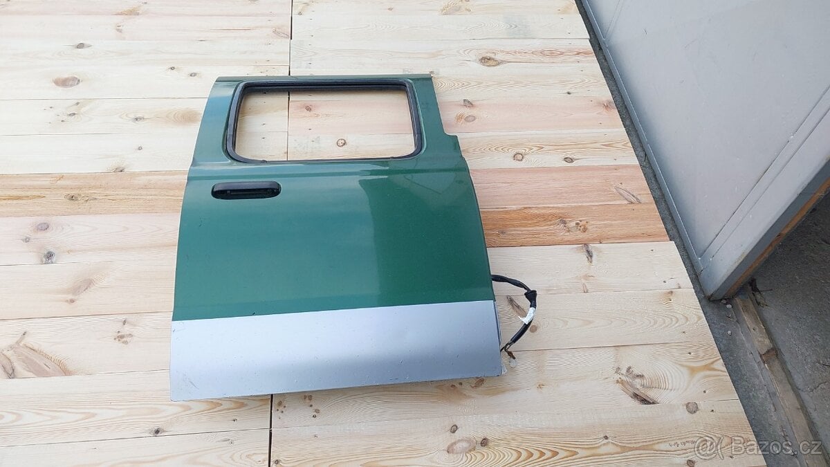 NISSAN NAVARA D22 –  DVEŘE PRAVÉ ZADNÍ ZELENÉ