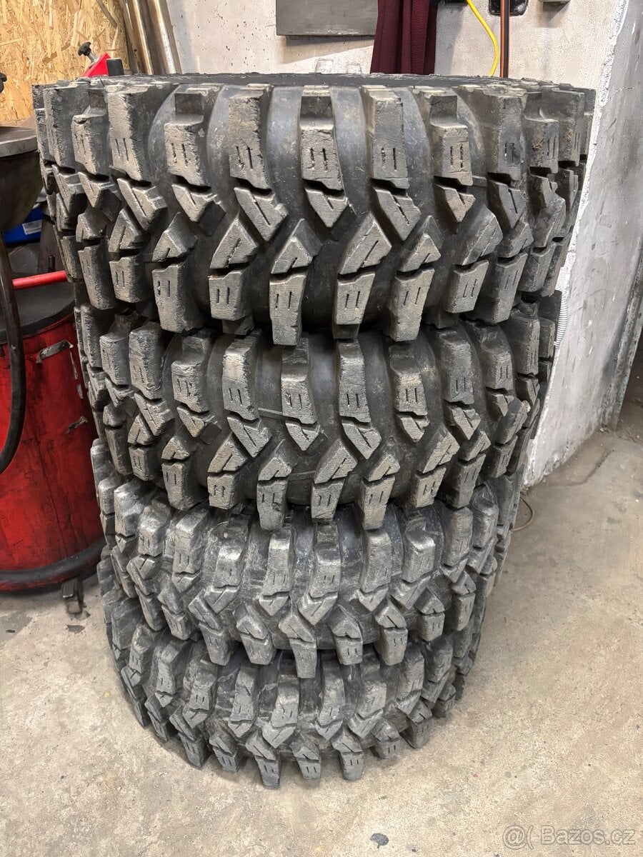 Pneu 255/85 R16