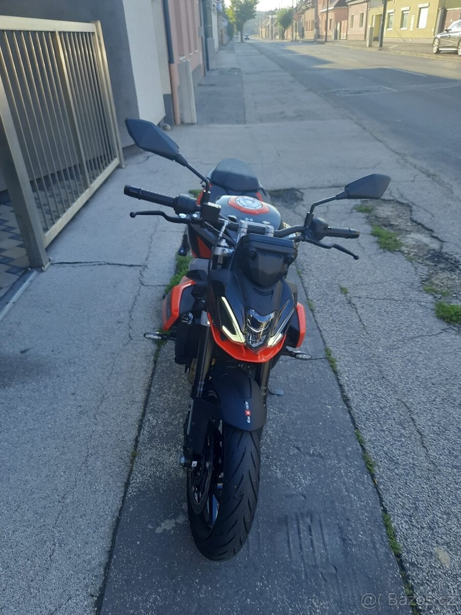 Aprilia Tuono 457