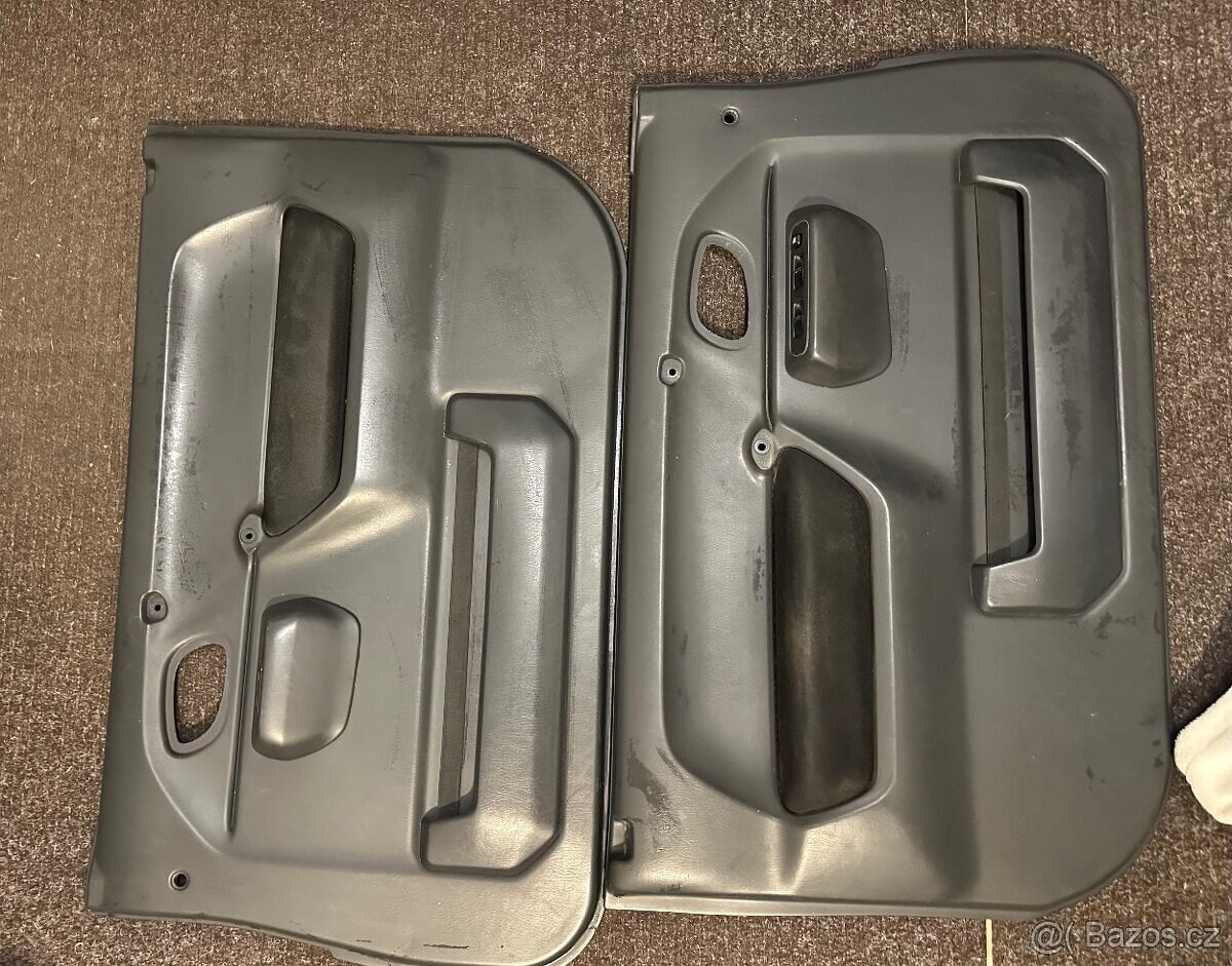 Plasty předních dveří Suzuki Jimny
