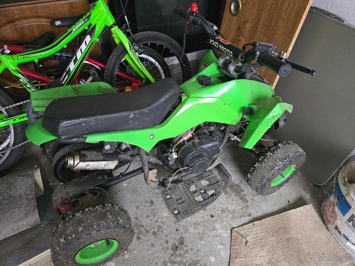 Za odvoz dětskou benzínovou čtyřkolku - nefunkční