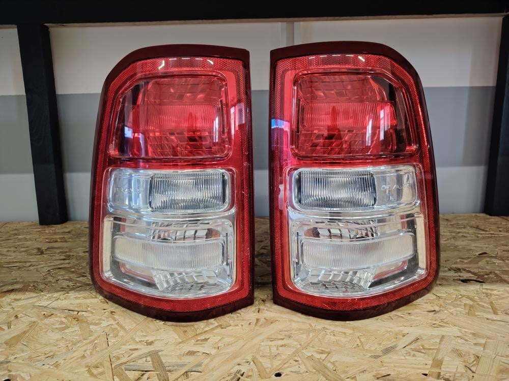 Zadní světla Ram 1500 DT