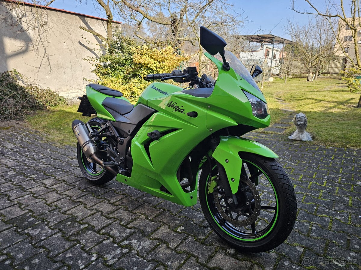 Kawasaki Ninja 250R, najeto 19 tis. km, výfuk Leo Vince