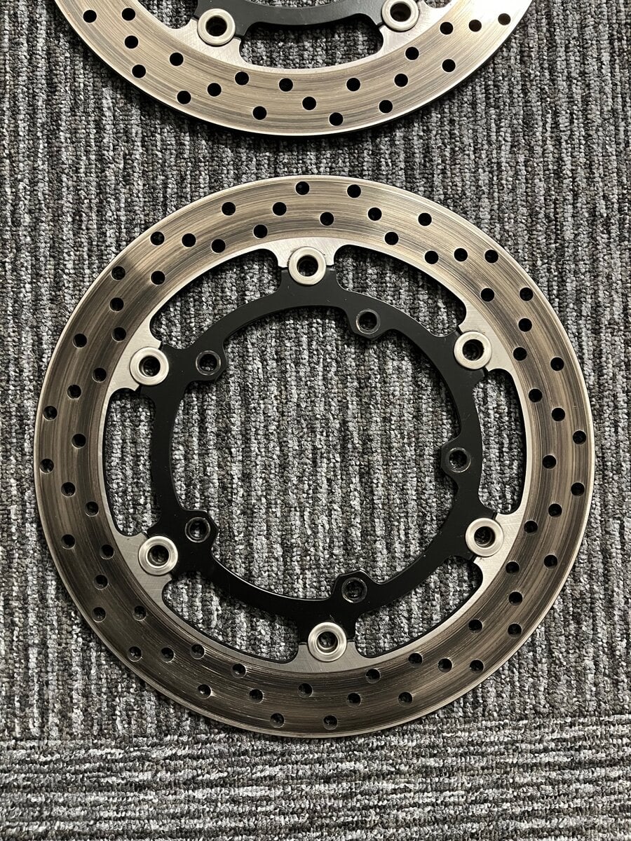 MT-09 přední brzdové kotouče