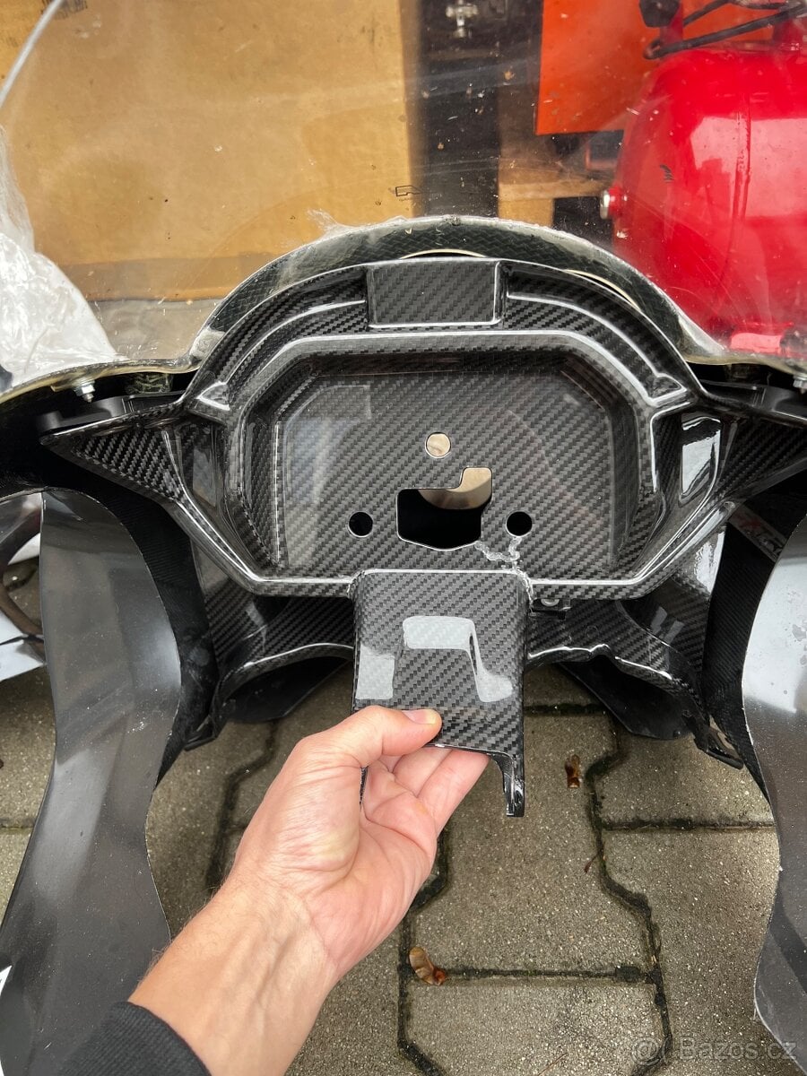 Karbonový držák přístrojů Bmw M1000rr
