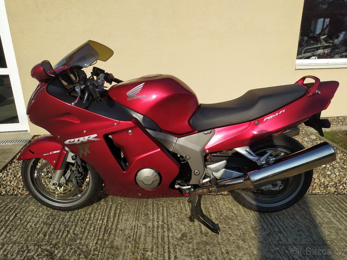 Honda CBR 1100 XX Superblackbird-2000-originální stav