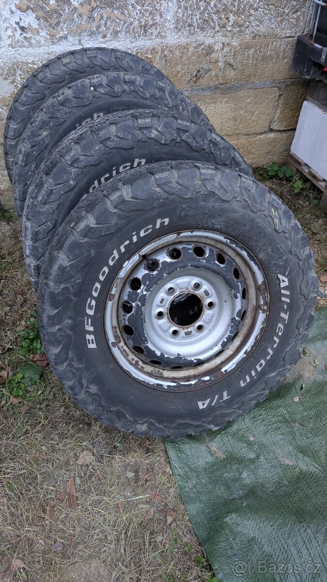 BFGoodrich AT 255/70 R16