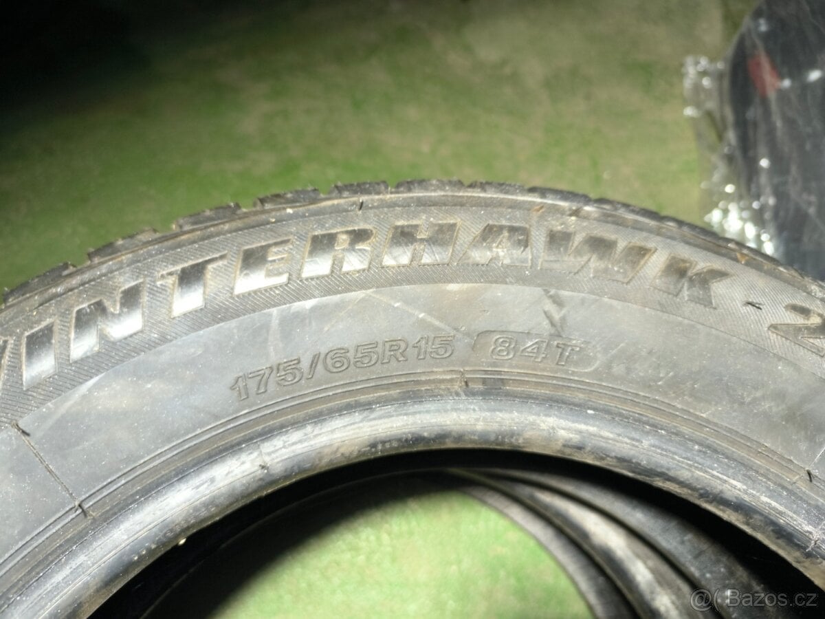 Prodám 2ks zachovalé zimní pneumatiky Firestone Winterhawk