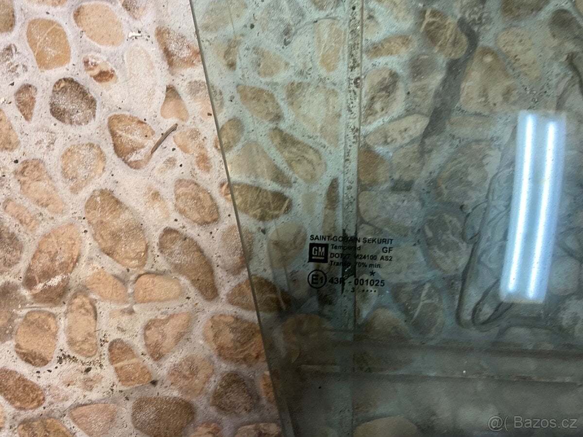 Sklo dveří Opel Vectra c kombi 2008