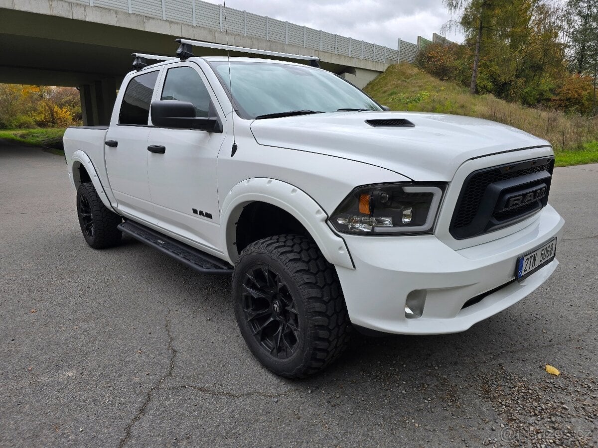 Dodge Ram 1500 4X4 5.7 Hemi - LPG, DPH, r. 11/ 2019