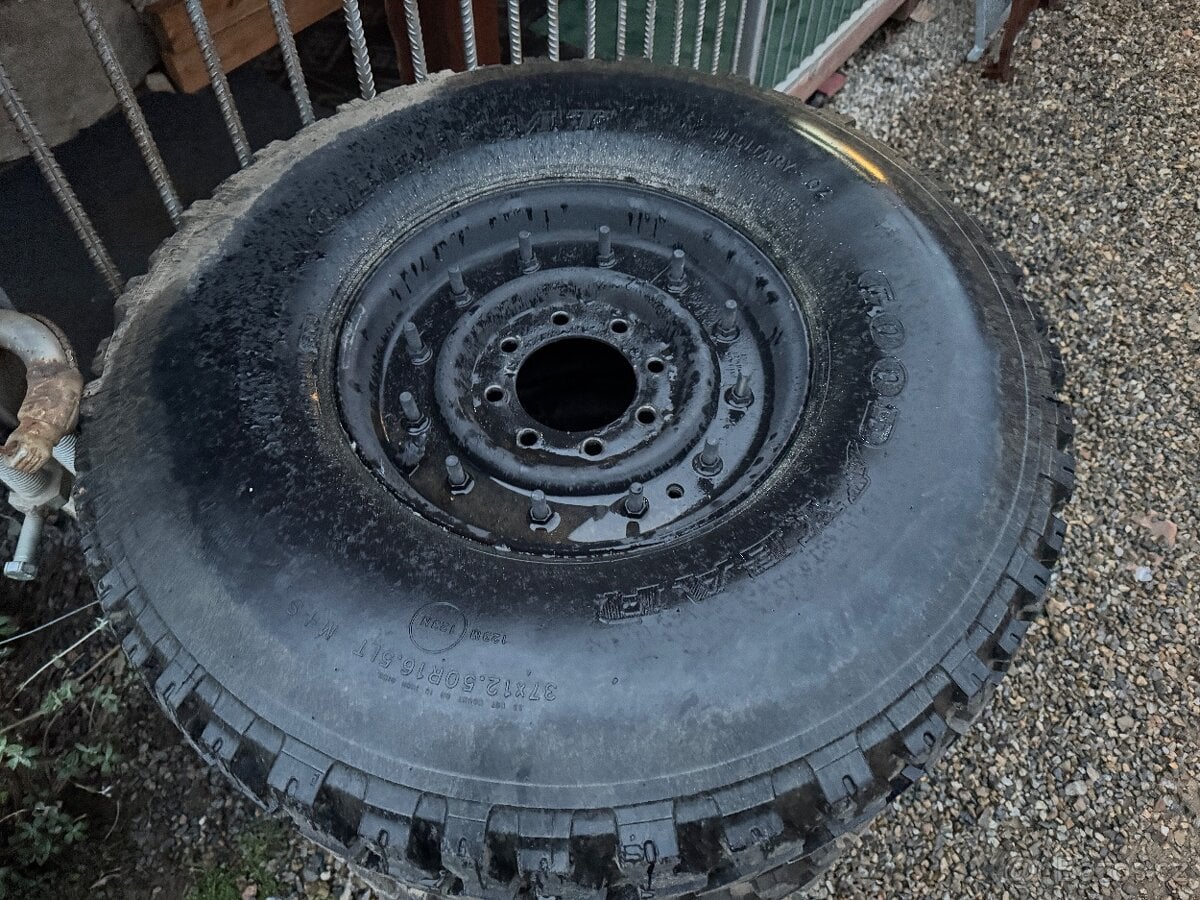 Kola original Hummer H1 Humvee.KOMPLET SADA 16,5” 8x165,1