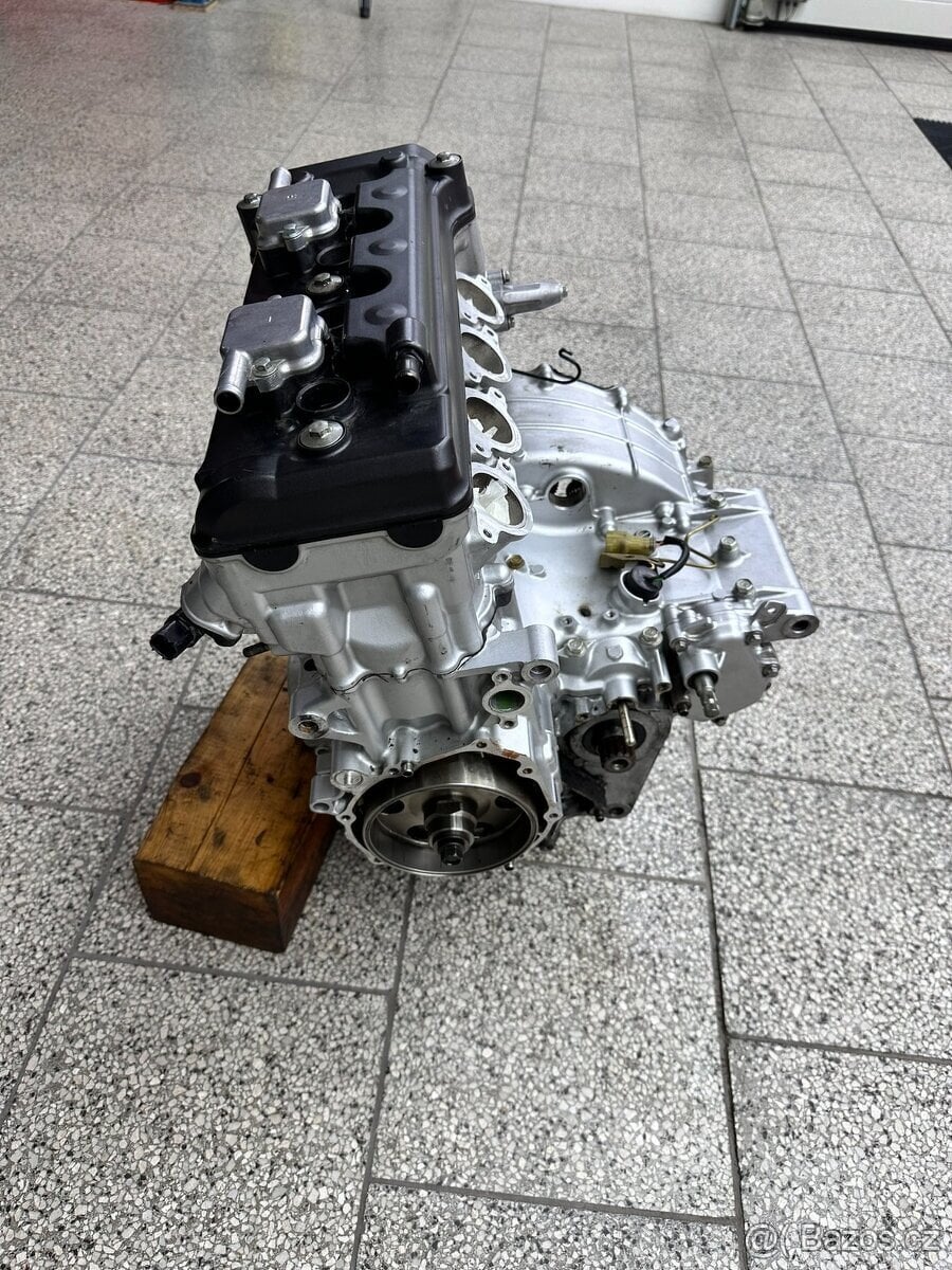 Prodam motor z HONDA CBR 1000RR / SC57E 126KW